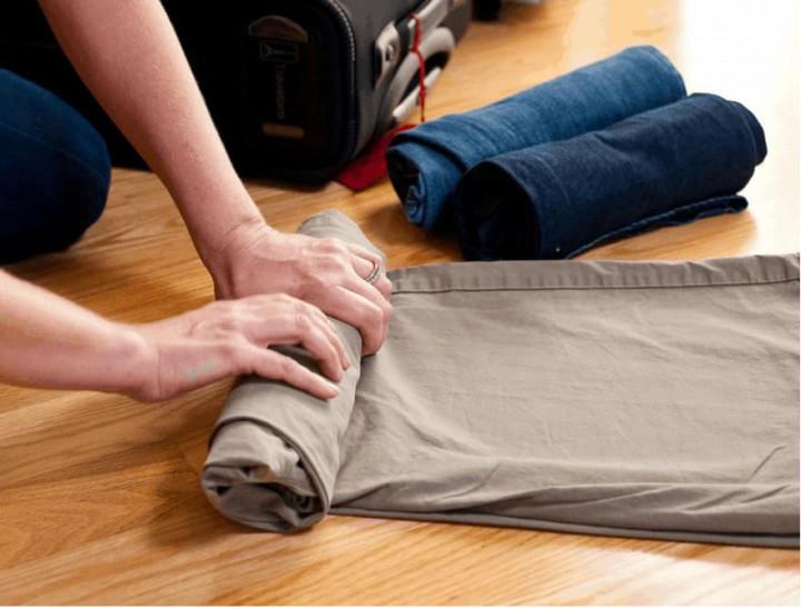 Cách gấp quần áo tiết kiệm diện tích
