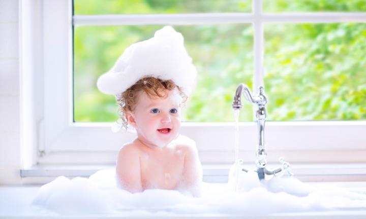 Cách tắm cho trẻ sơ sinh và những điều cần lưu ý cho bố mẹ